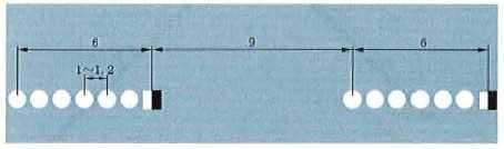 突起路标组成的虚线标线示例